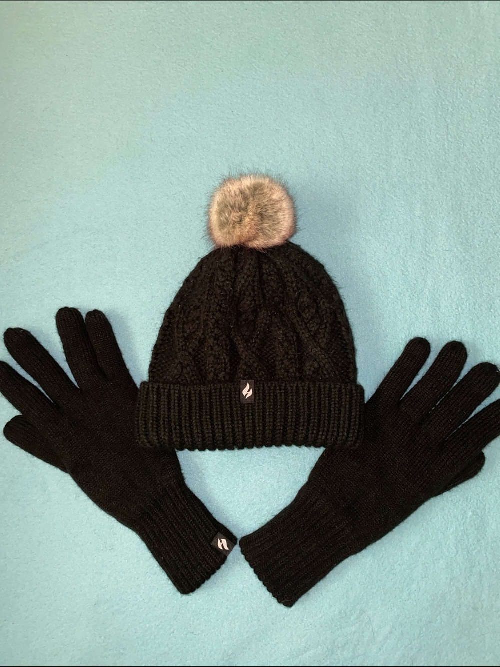 HEAT HOLDERS Cable-Knit Beanie hat faux fur pom pom matching gloves size OSFA